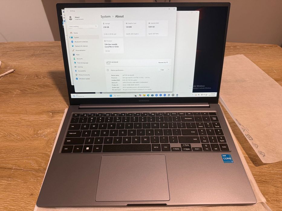 Samsung book 4 НОВ без кутия