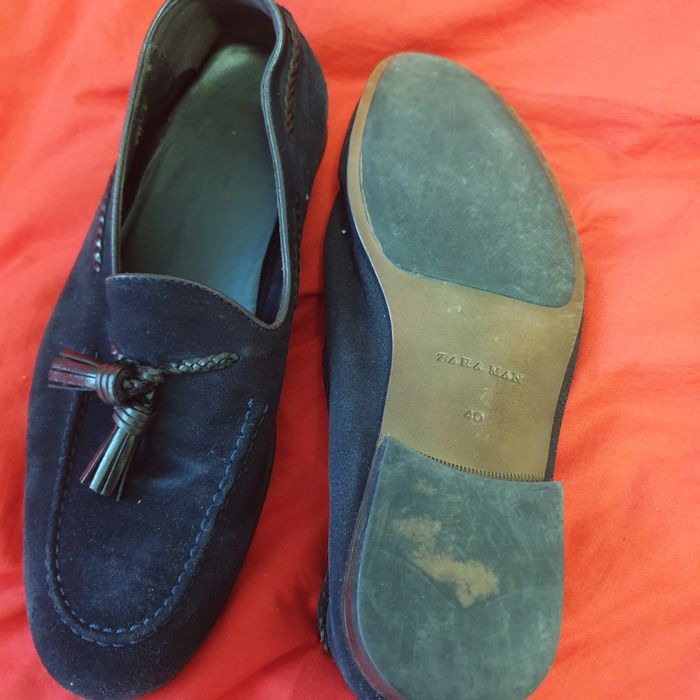 Salut,vand două perechi de pantofi de bărbați,marca zara și primark mărimea 40. Preț 50 lei fiecare,detali in privat.