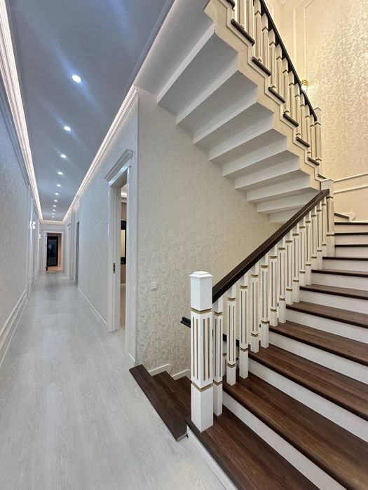 Metro 8 bekat 3.5 sotix 6 xona 2 etajli uy sotiladi