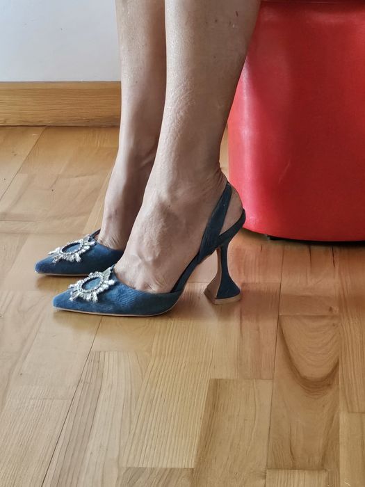 Sandale denim cu ornament din strassuri