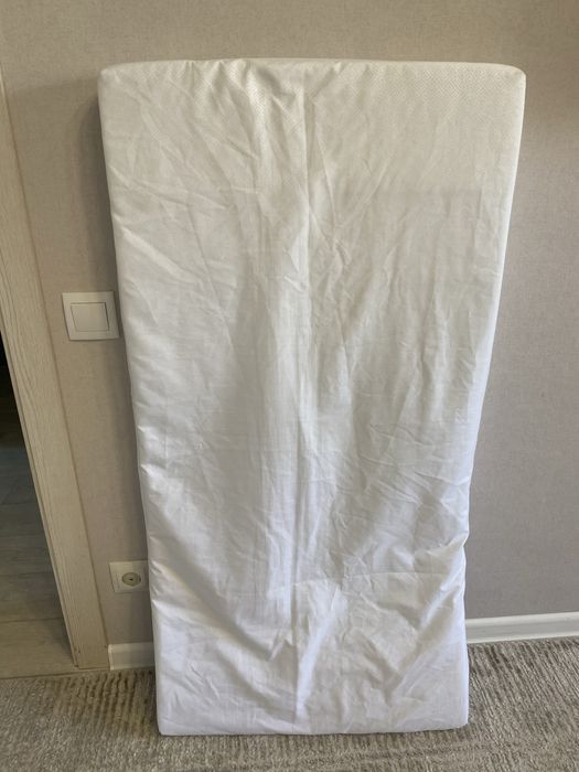 Продам матратсик в детскую кроватку