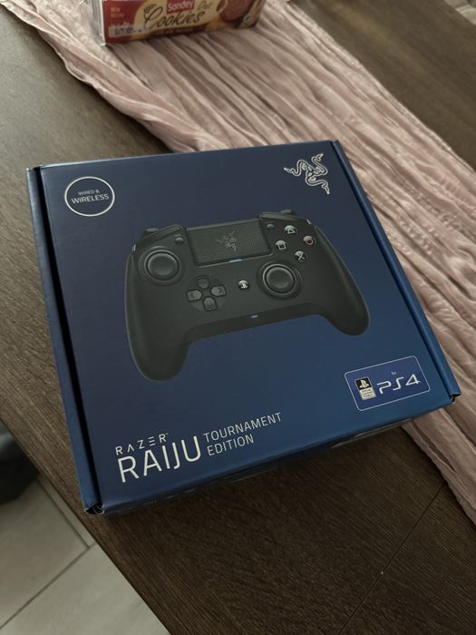 Play Station 4 Slim si Joystick Razer Raiju Tournament Edition