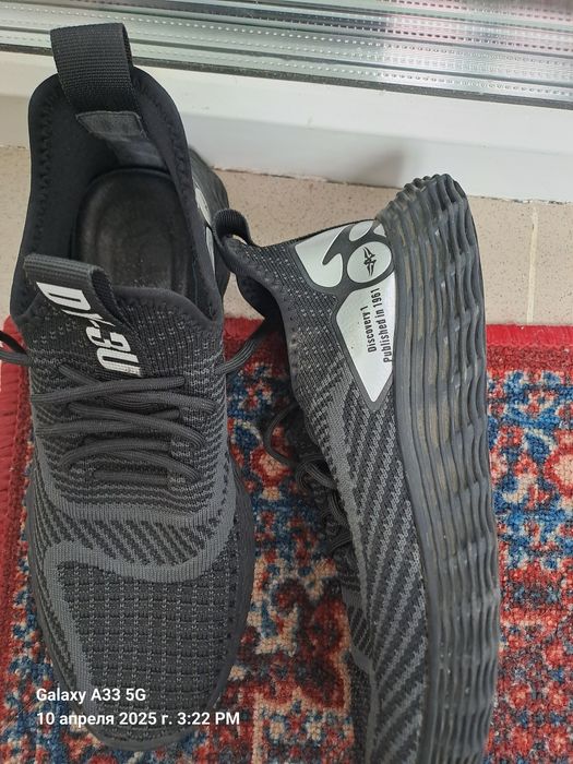 Кроссовки продам. Недорого.