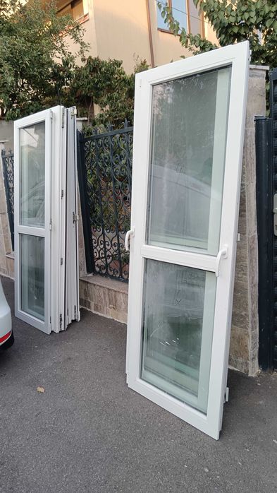 Uși PVC Rehau in 2 canate cu rulou