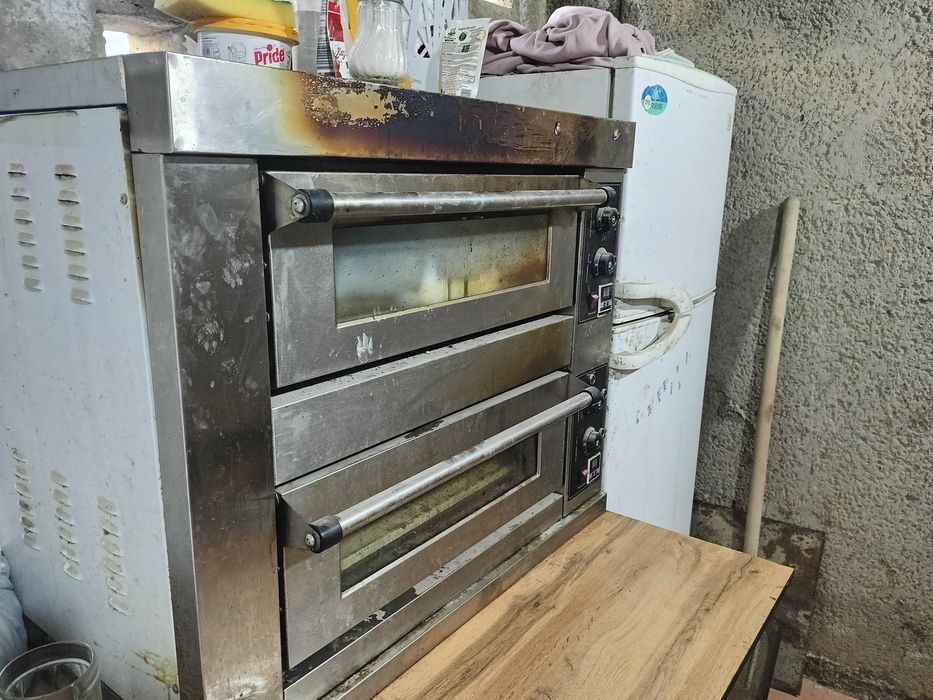 Печка для пиццы и выпечки.