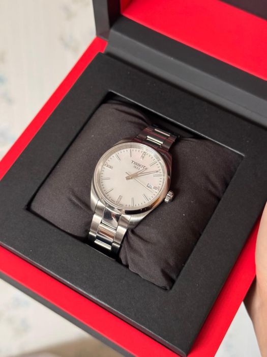 Продам новые часы