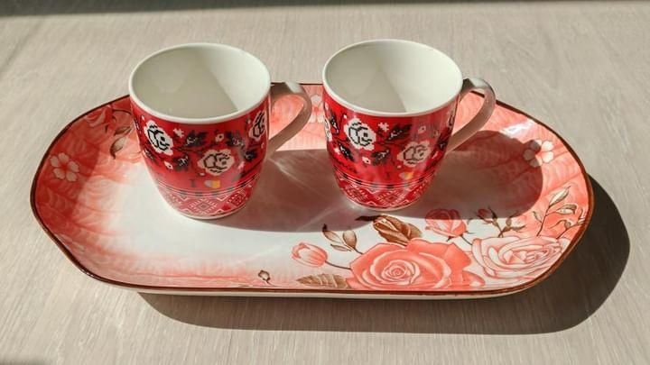 Комплект порцеланови чашки + чинийка Шевица и роза