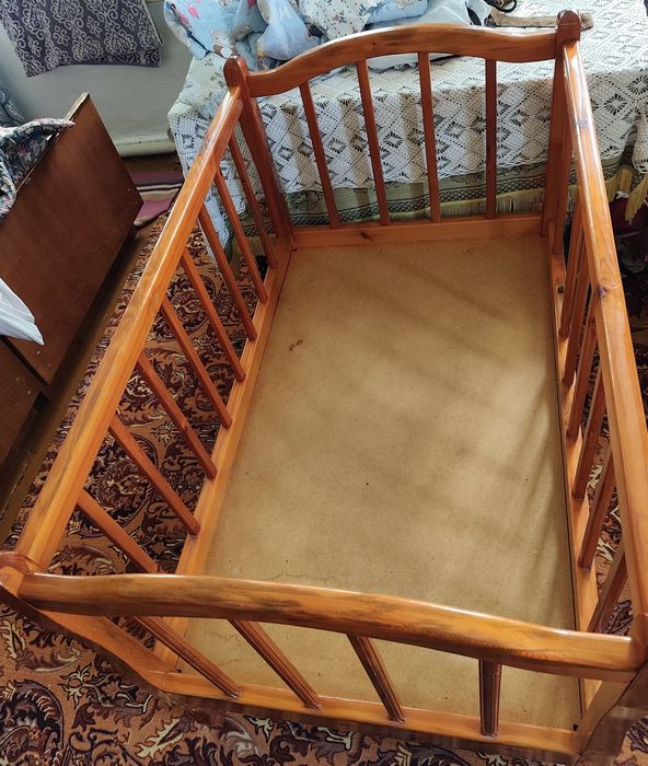 Продается  детская кровать ручной работы хорошем состоянии.