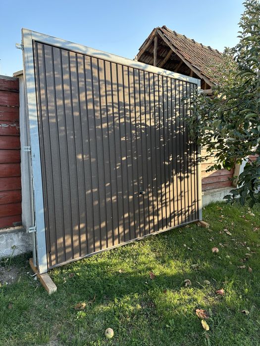 Ușă garaj metalică 280x220 cm, cadru solid, stare bună