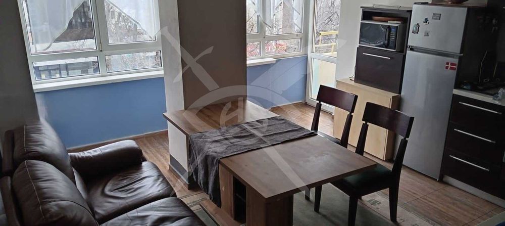 Продава се Тристаен апартамент в Варна, Окръжна болница - 96 кв.м за 2019 €/кв.м - Снимка #1
