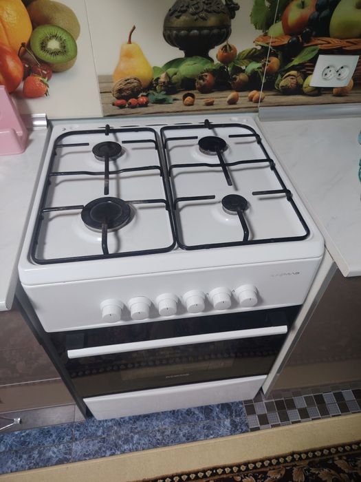 Газ плита и чай стол 2 шт сатылады. Цена газ 1.400. Стол 400.