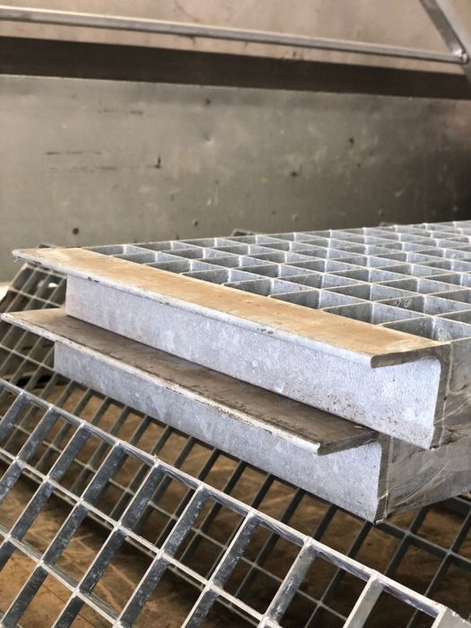 Trepte zincate 719×133