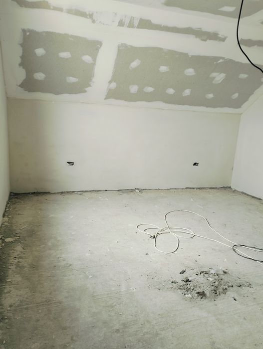 Executam Tencuiala Mecanizata var ciment 
La BOC