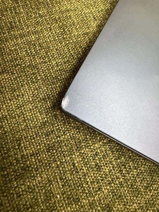 Asus Zenbook s 13 1TB ram 16 gb