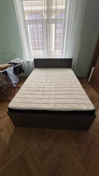 Кровать 140см с пружинным матрасом