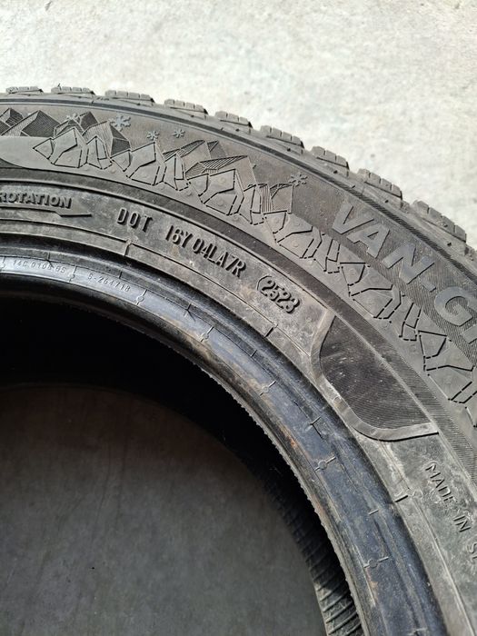 2 Anvelope M+S  215 65 r15C Semperit
