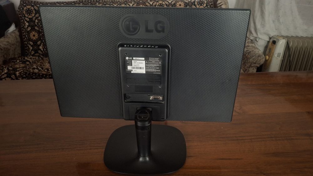 Монитор LG 19 размер