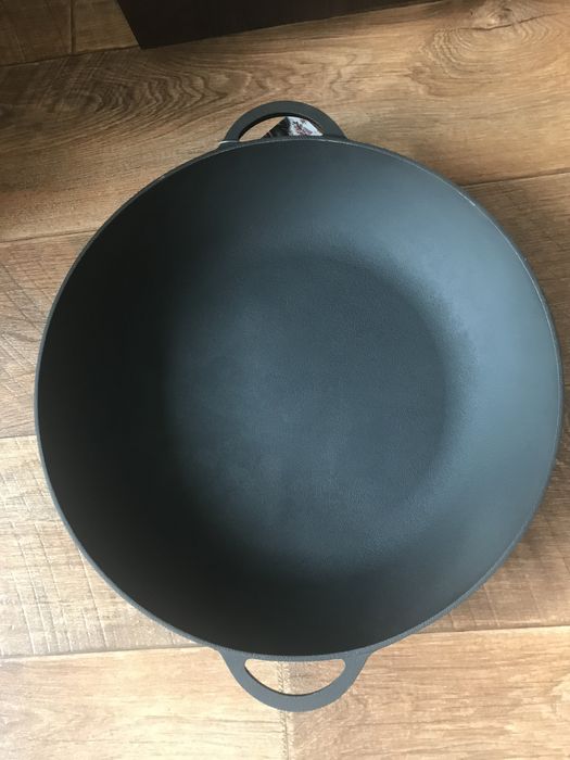 Чугунные сковороды и казаны