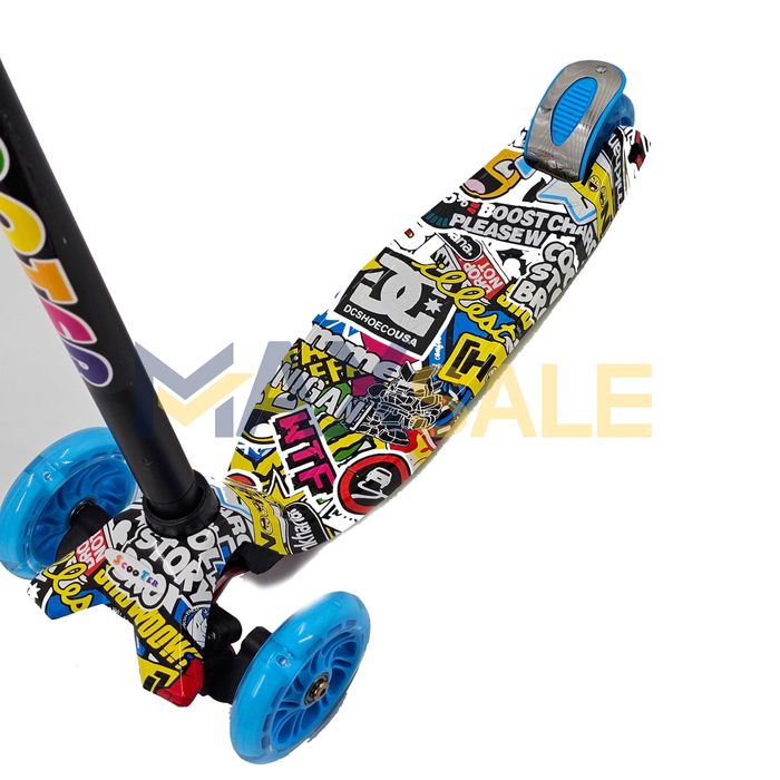 Детска тротинетка с 3 светещи колела синьо / многоцветна скутер колело