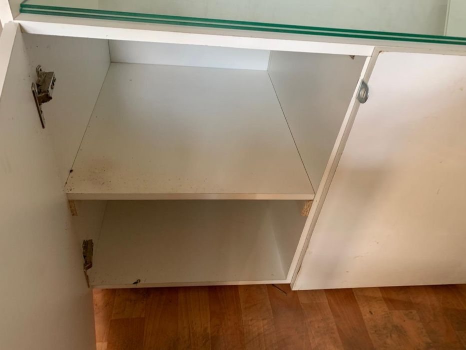 Продам тумбы стеклянные 2шт