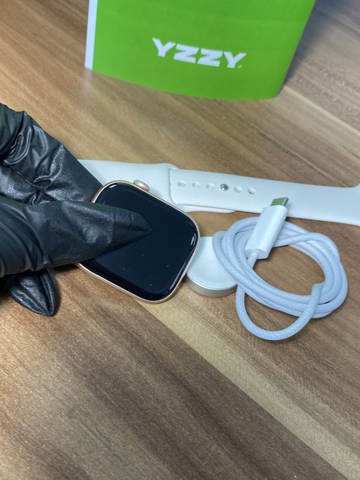 Apple Watch 11 / 46 mm / GPS / Gold