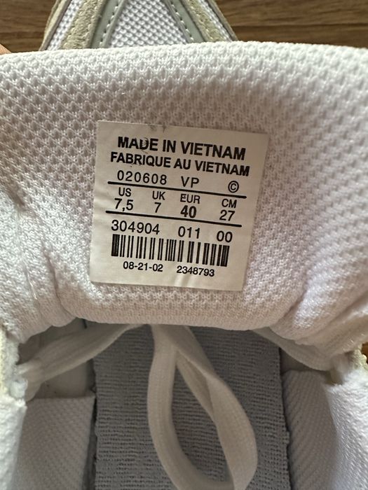 Мъжки маратонки New Balance 9060 с бродирано лого