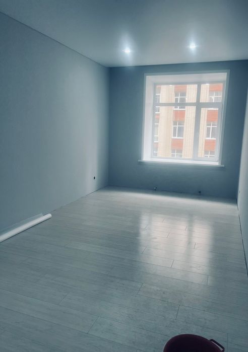 Поклейка обоев и галтели