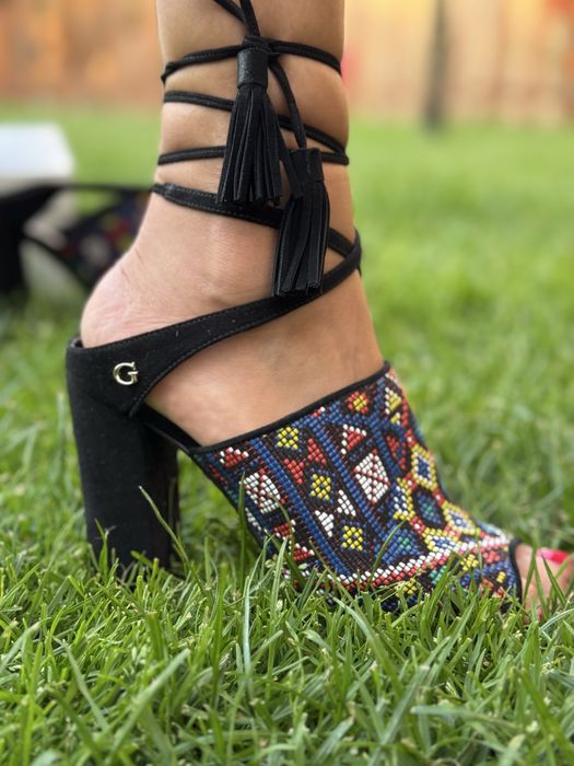 Обувки на ток Guess