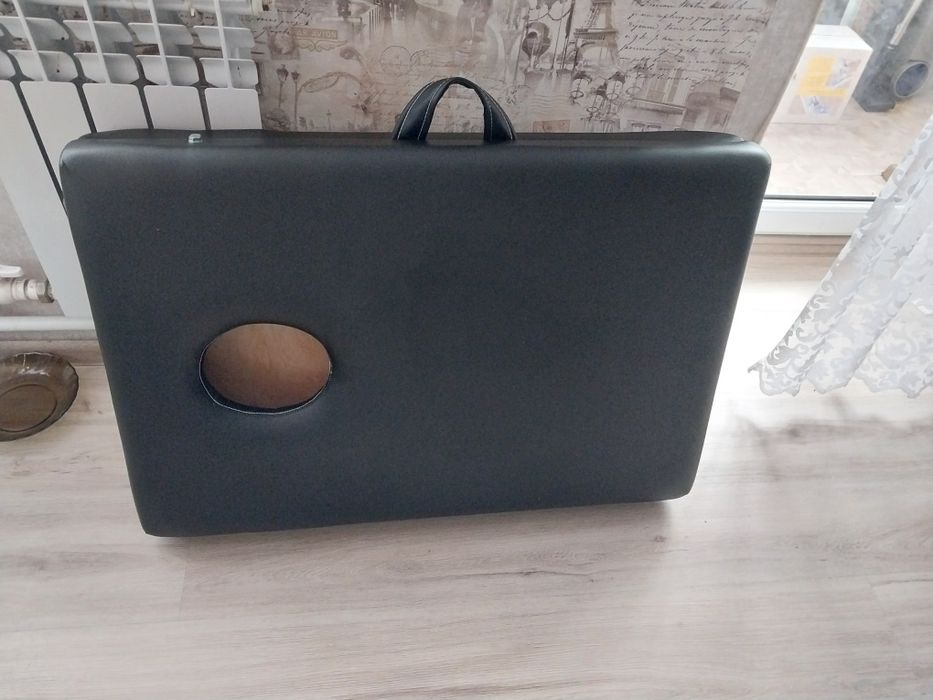 Кушетка для массажа новая.