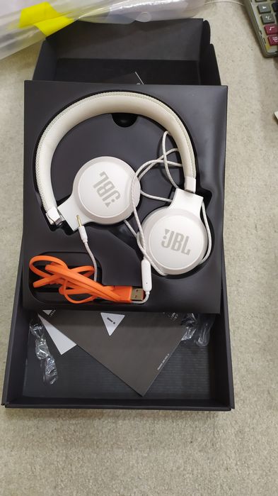 Наушники JBL LIVE 400 bt
