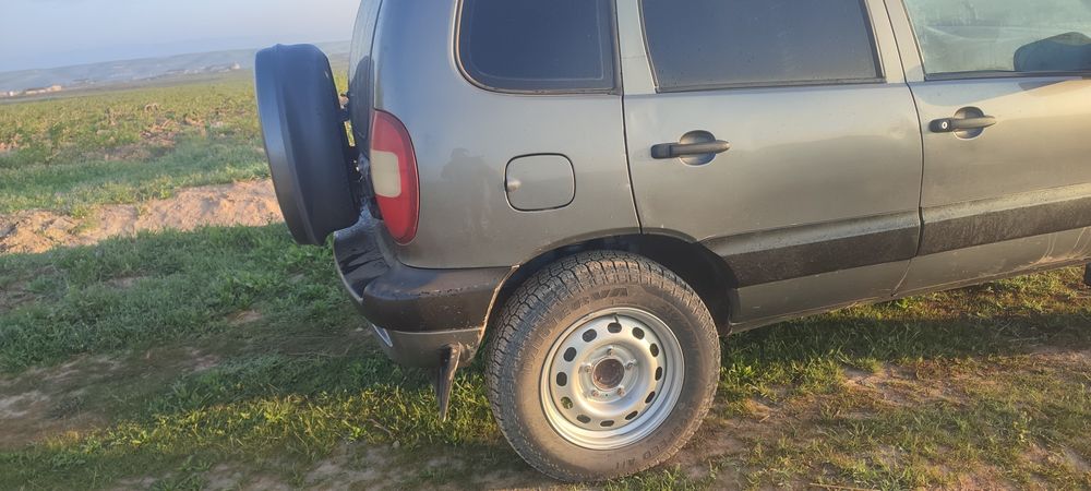 Chevrolet niva 2004