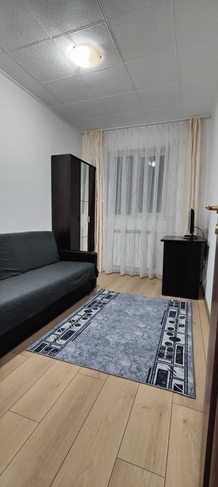 Inchiriez apartament cu 3 camere.