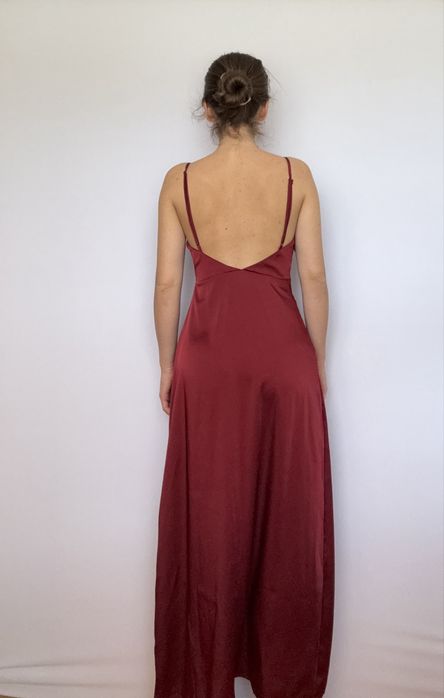 Дълга сатенена рокля