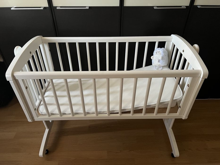 Продавам Бебешко легло