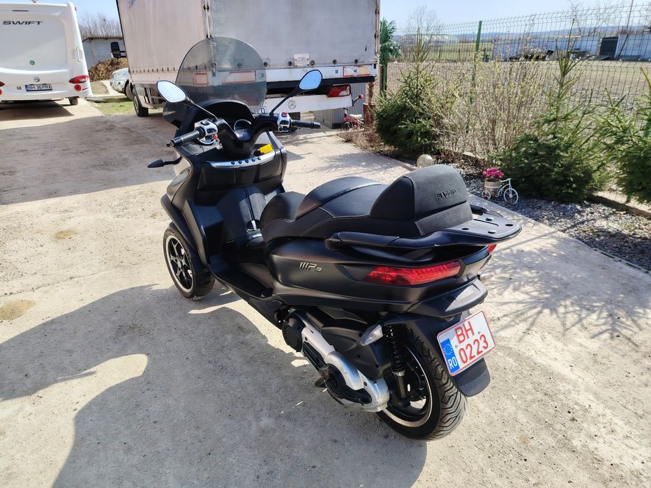 Piaggio MP3 500 ie se conduce cu categoria B