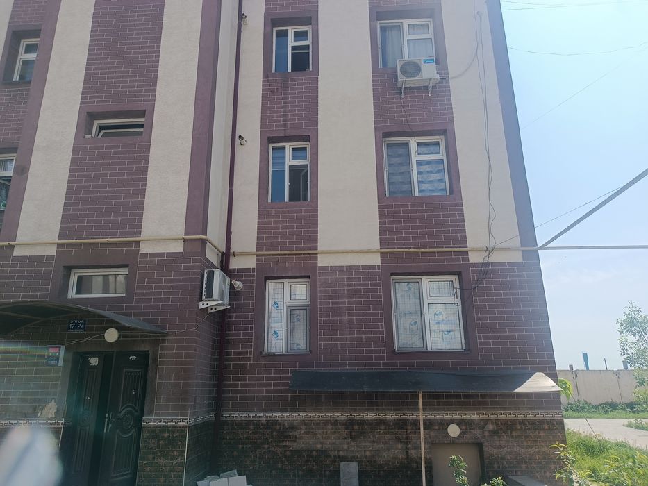 Yengi qurilgan ko'p qavatli uy sotiladi