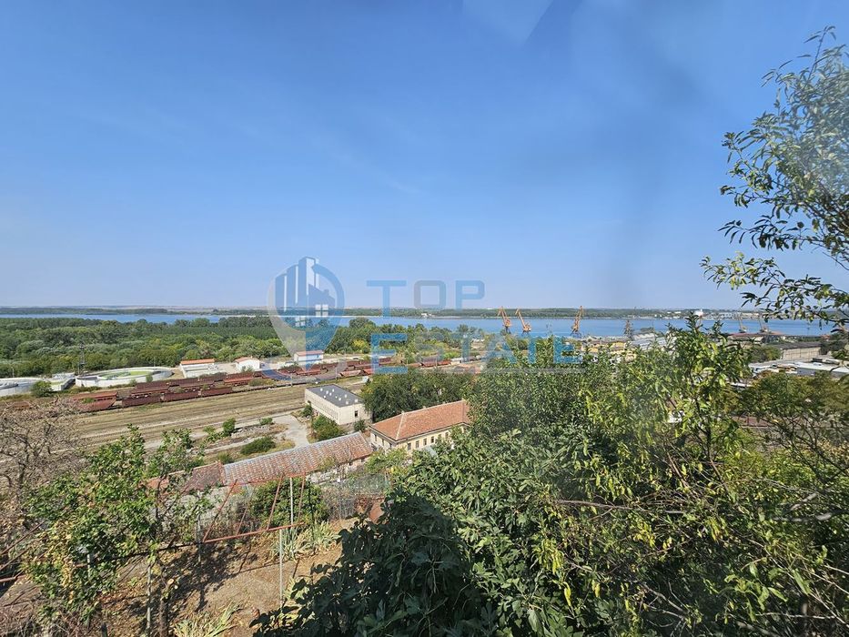 Продава се Къща в Свищов - 234 кв.м за 424 €/кв.м - Снимка #1