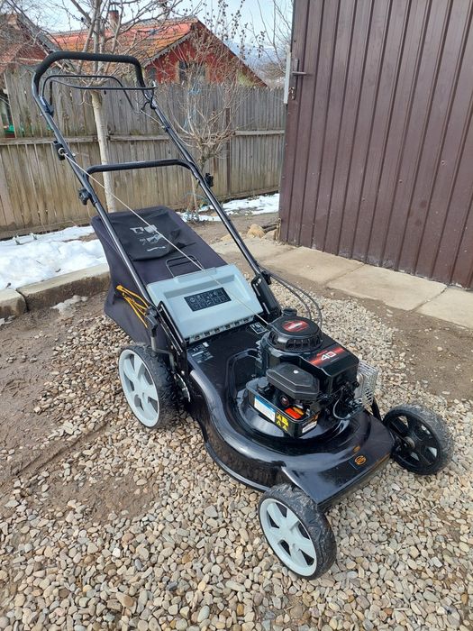 Masini pentru gazon .