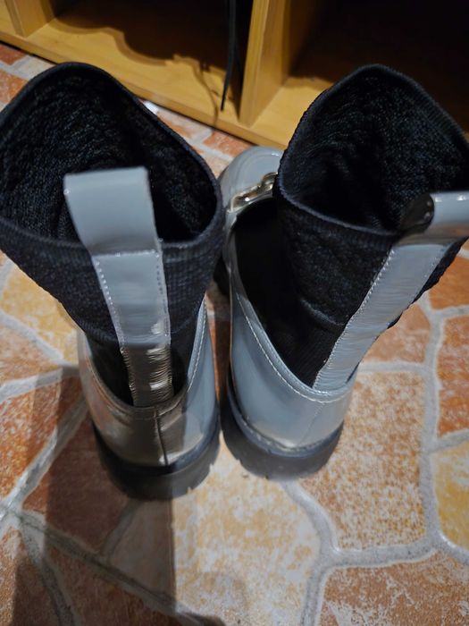 Боти с чорап в сиво