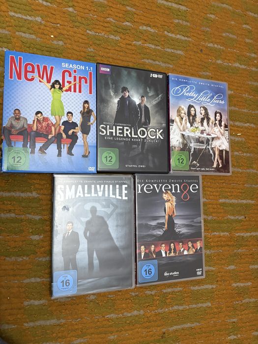 Set DVD seriale New Girl Sherlock Little Liars Smallville Revenge