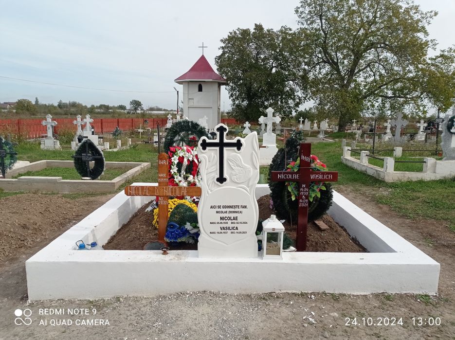 Cruci din praf de marmură și ciment alb