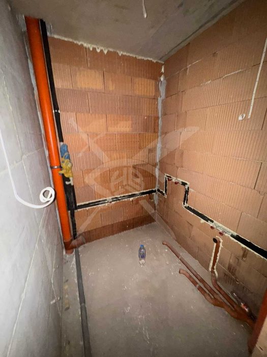 Продава се Тристаен апартамент в София, Хладилника - 82 кв.м за 1282 €/кв.м - Снимка #3