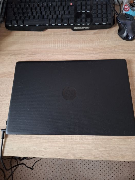 Laptop HP 17 , i5-1135G7 , 8 GB ram,  ssd NVMe 256 GB,  17.3"