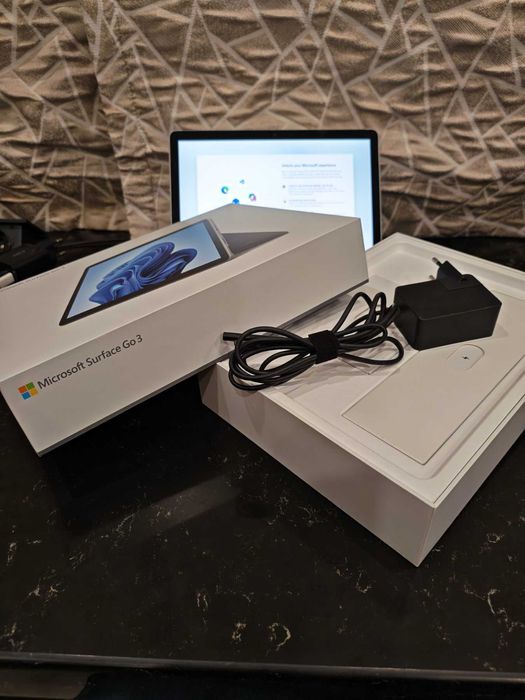 Microsoft Surface Go 3 – употребяван, в много добро състояние.