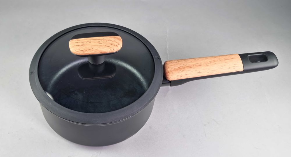 Касерола с капак (незалепващо покритие)