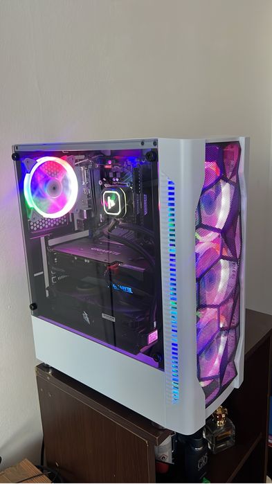 Construiesc PC-uri la comandă / Asamblare PC / PC Build personalizate