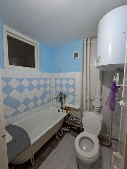 Срочно продаётся 1 комнатная квартира 42²м балкон 2×6