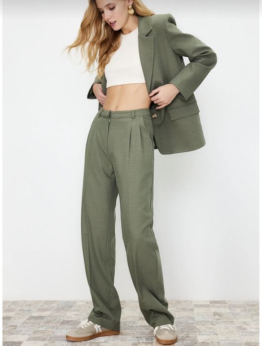 Дамски комплект-сако и панталон