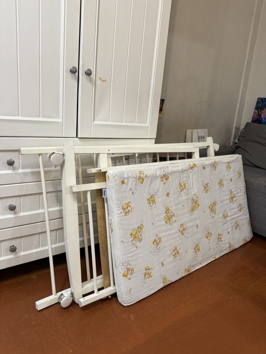 Детская кроватка с матрасом