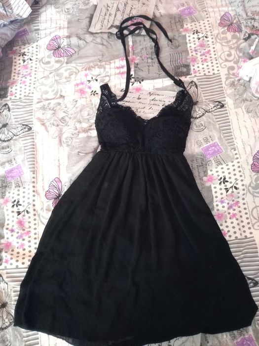 Черна рокля